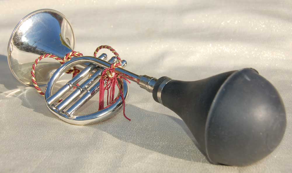 16inch-nickel-plated-trumpet-squeeze-horn