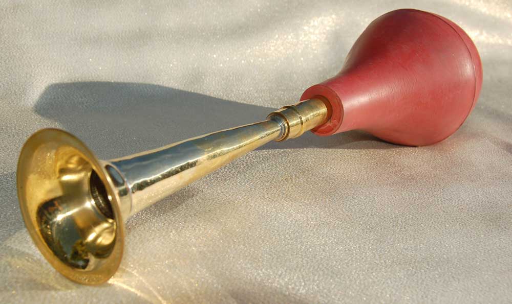 14inch-straight-narrow-squeeze-horn2