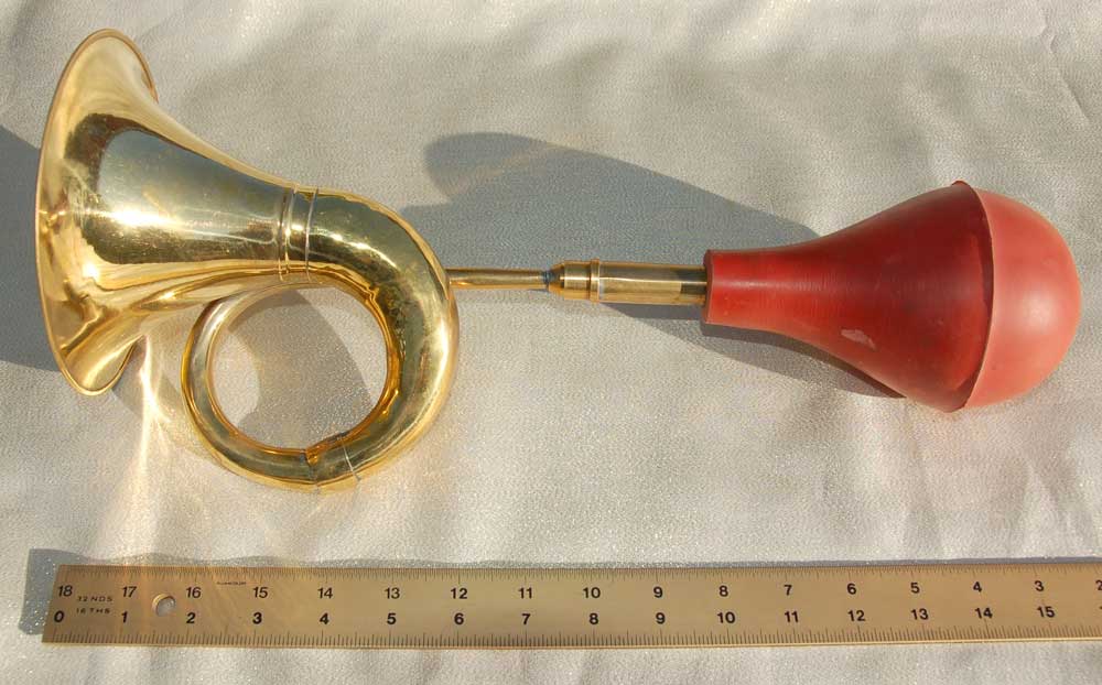 16inch-big-bell-brass-squeeze-red-horn