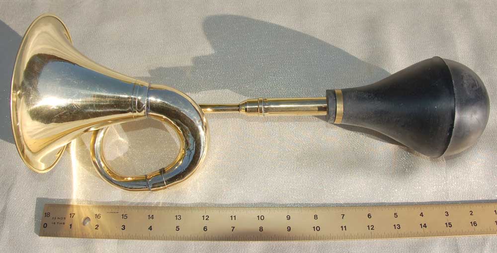 16inch-brass-loop-squeeze-horn